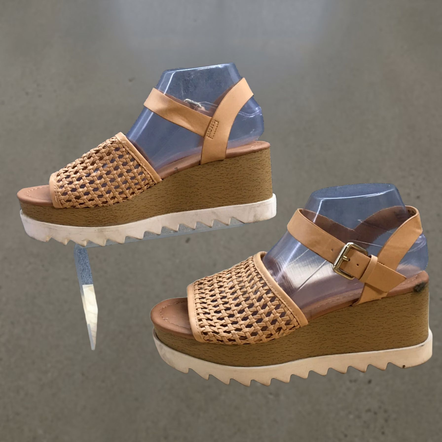 Vintage Universal Thread Sandals Womens 8 Alba Platform Ankle Straps Beige Faux Leather Size US 8 / IT 38 - 1 Thumbnail