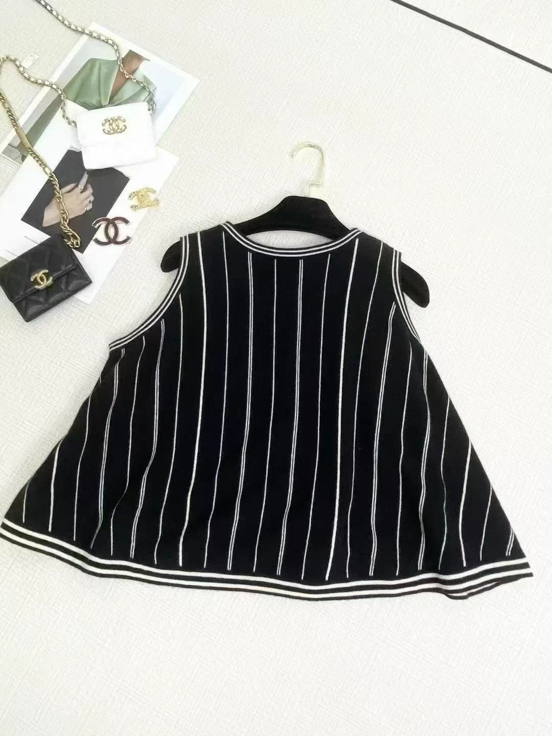 Chanel CHANEL cashmere vest like new 42 Size M / US 6-8 / IT 42-44 - 2 Thumbnail