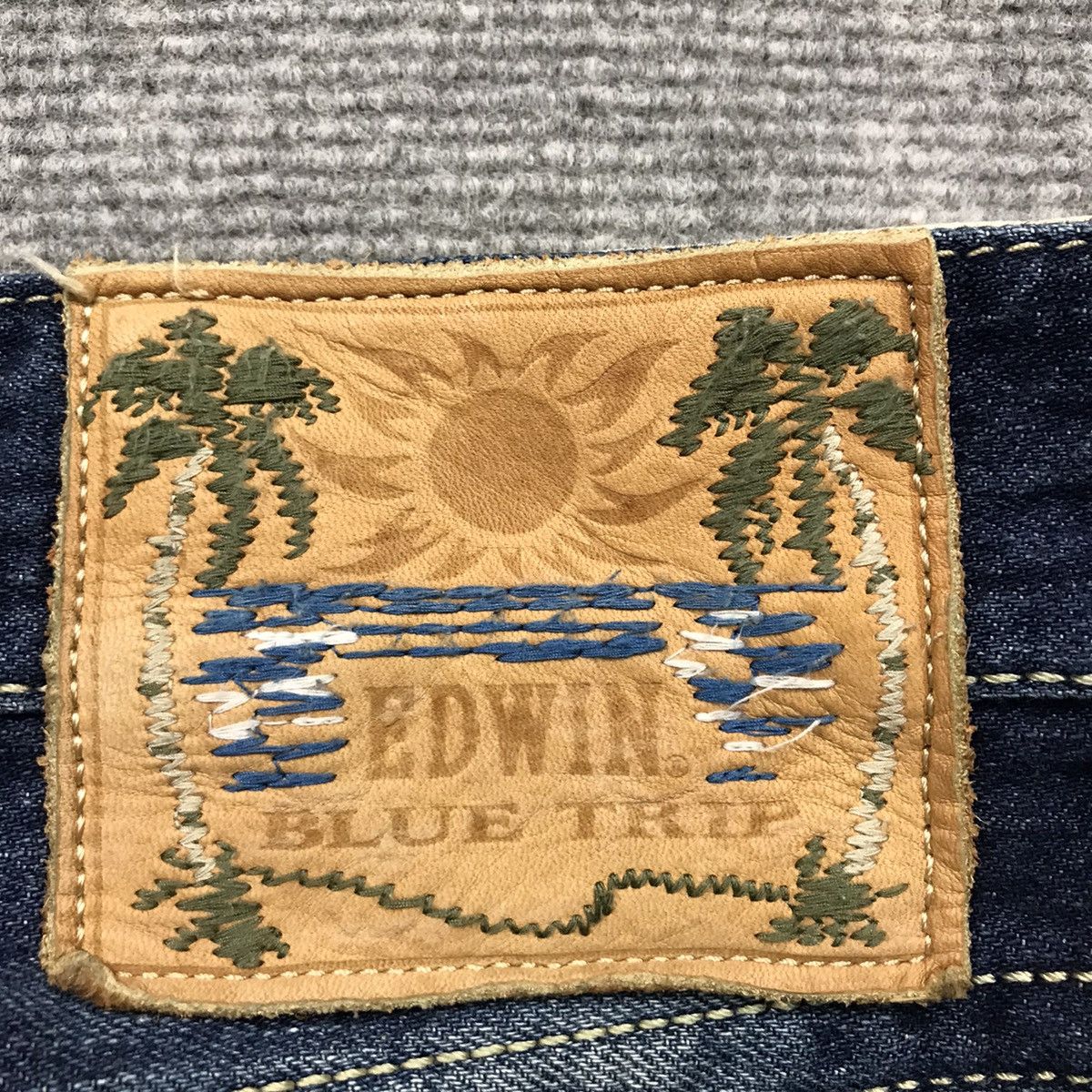 Edwin × Japanese Brand FLARE DENIM EDWIN BLUE FADED DISTRESSED PANTS Size US 30 / EU 46 - 13 Thumbnail