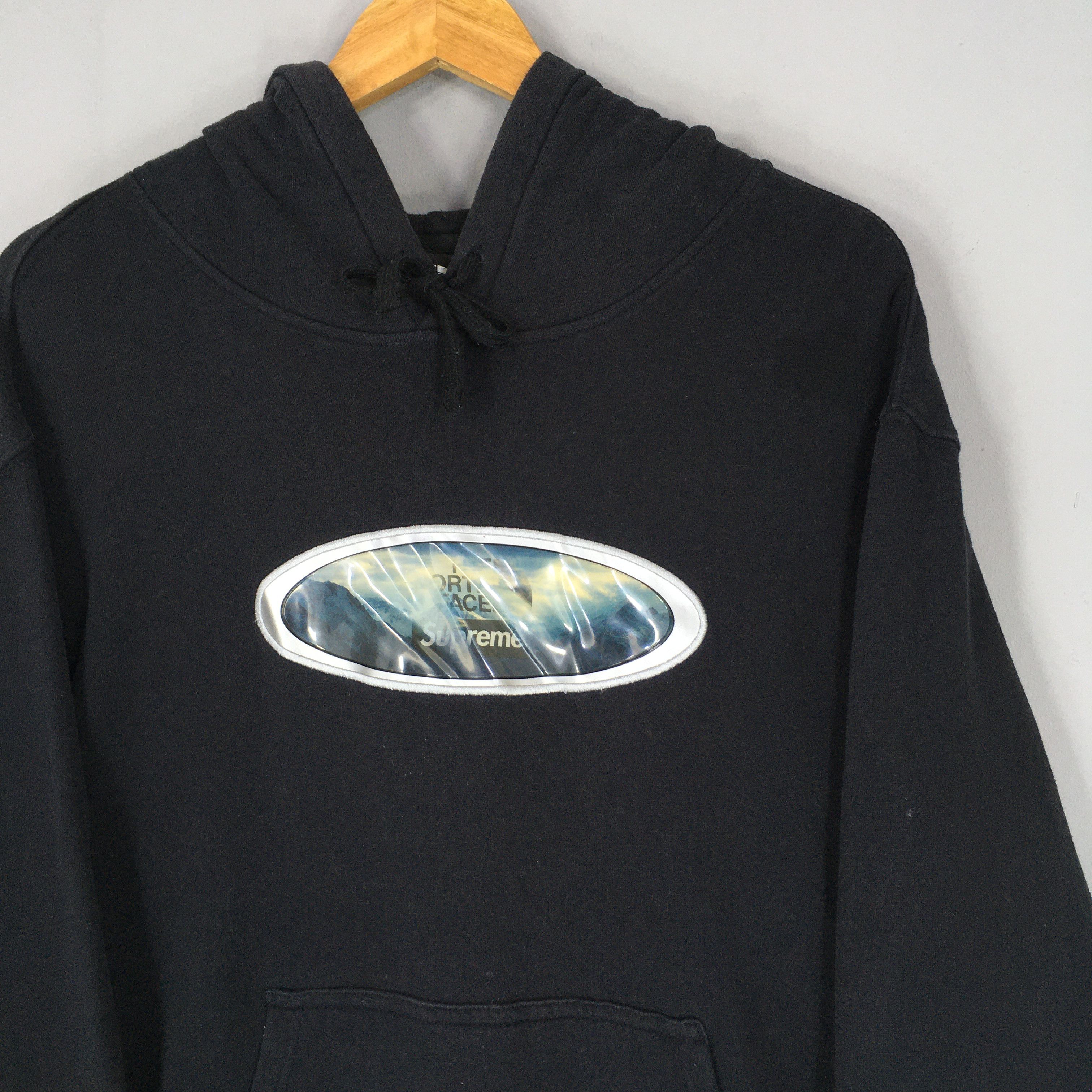 Supreme × The North Face RARE Supreme x The North Face Lenticular Logo Hoodie Medium Size US M / EU 48-50 / 2 - 2 Thumbnail