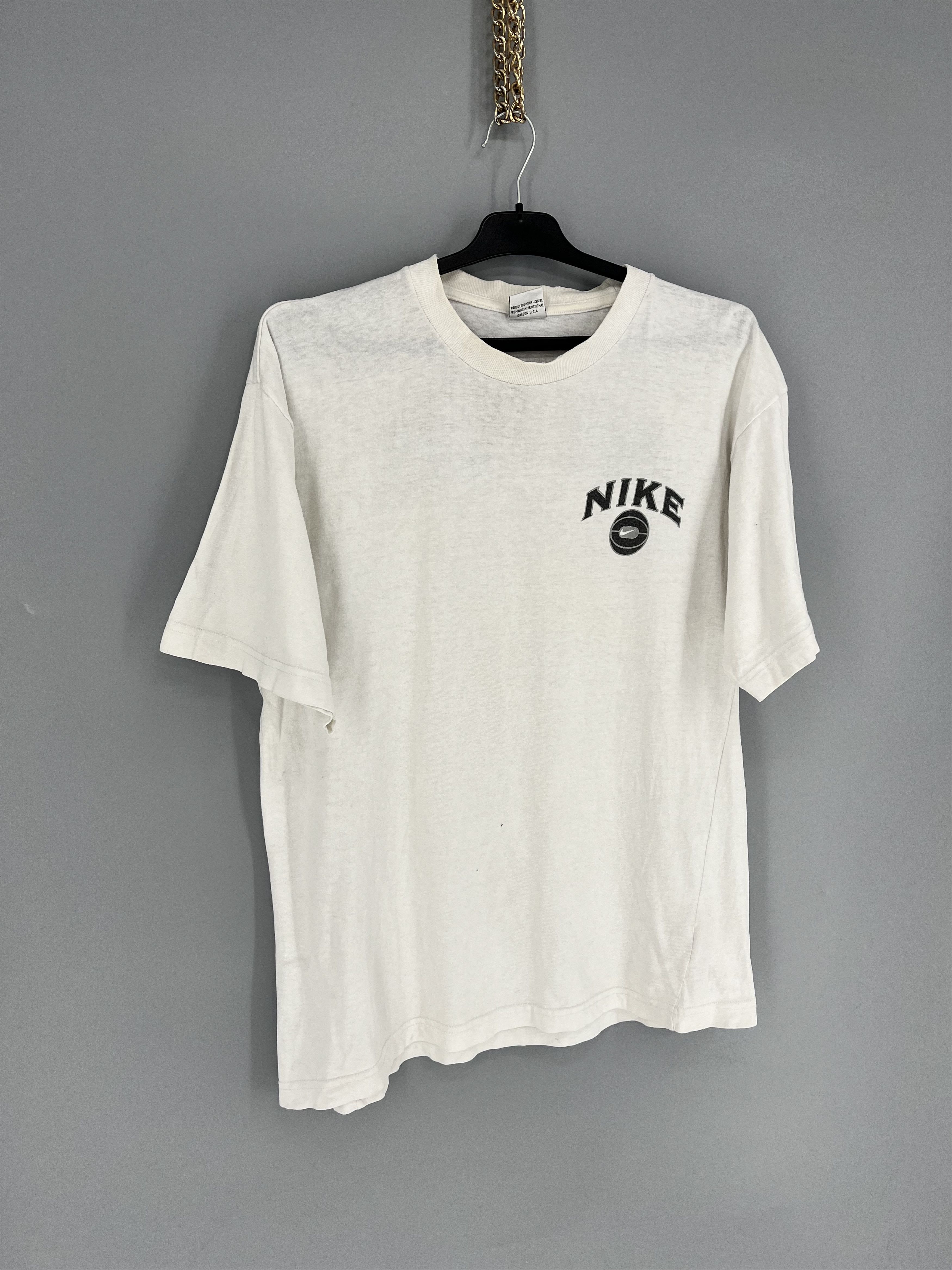 Nike Vintage 90s Nike Basketball T-Shirt Big Swoosh Logo Y2K Size US L / EU 52-54 / 3 - 3 Thumbnail