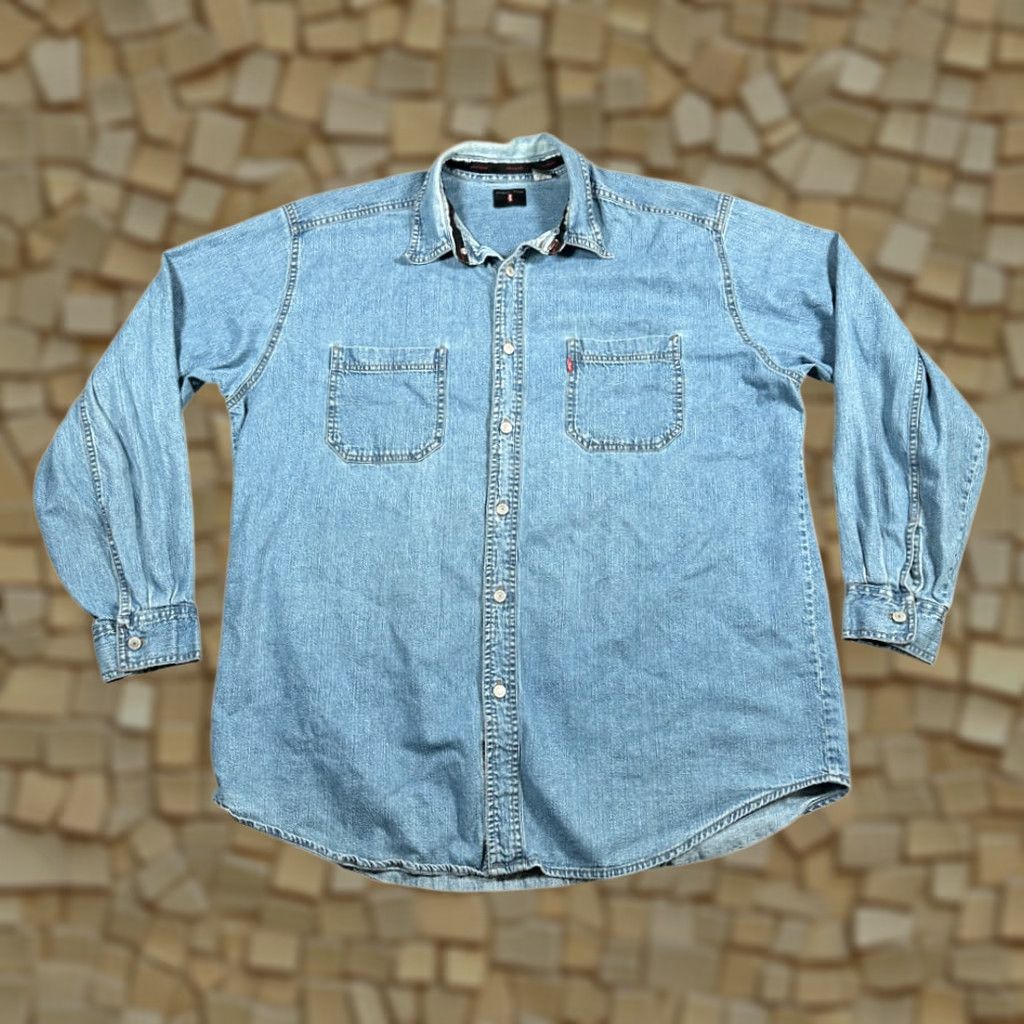 Levi's VINTAGE Levi's Shirt Levi's 90s Light Wash Denim Button-Up Long Sleeve Collared Chest Pocket Mens Large Blue 90s Retro Western Modern Size US L / EU 52-54 / 3 - 1 Thumbnail