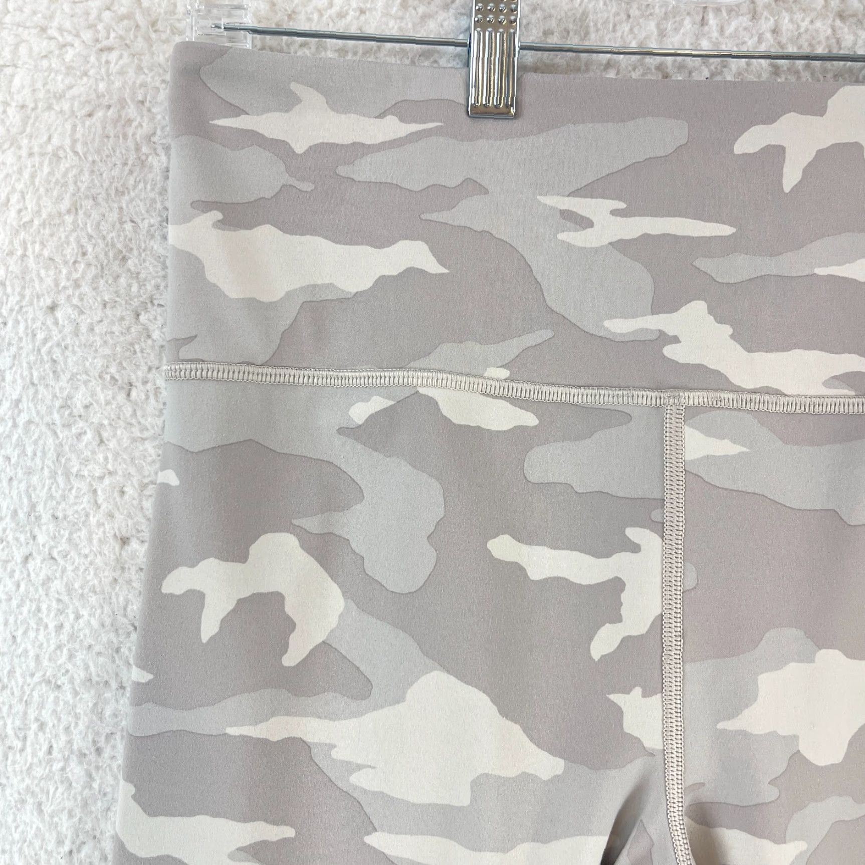 Athleta Athleta Elation 7/8 Tight Leggings Womens Medium Gray Camouflage Pull On Stretch Yoga Size 28" / US 6 / IT 42 - 4 Thumbnail