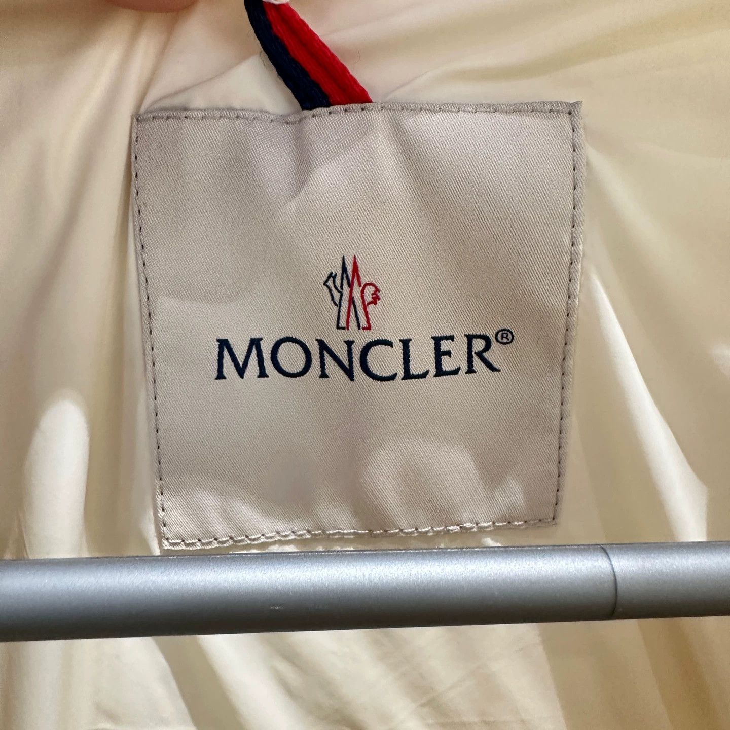 Moncler Moncler Glarein 25FW Hooded Short White Down 14A Size XS / US 0-2 / IT 36-38 - 3 Thumbnail
