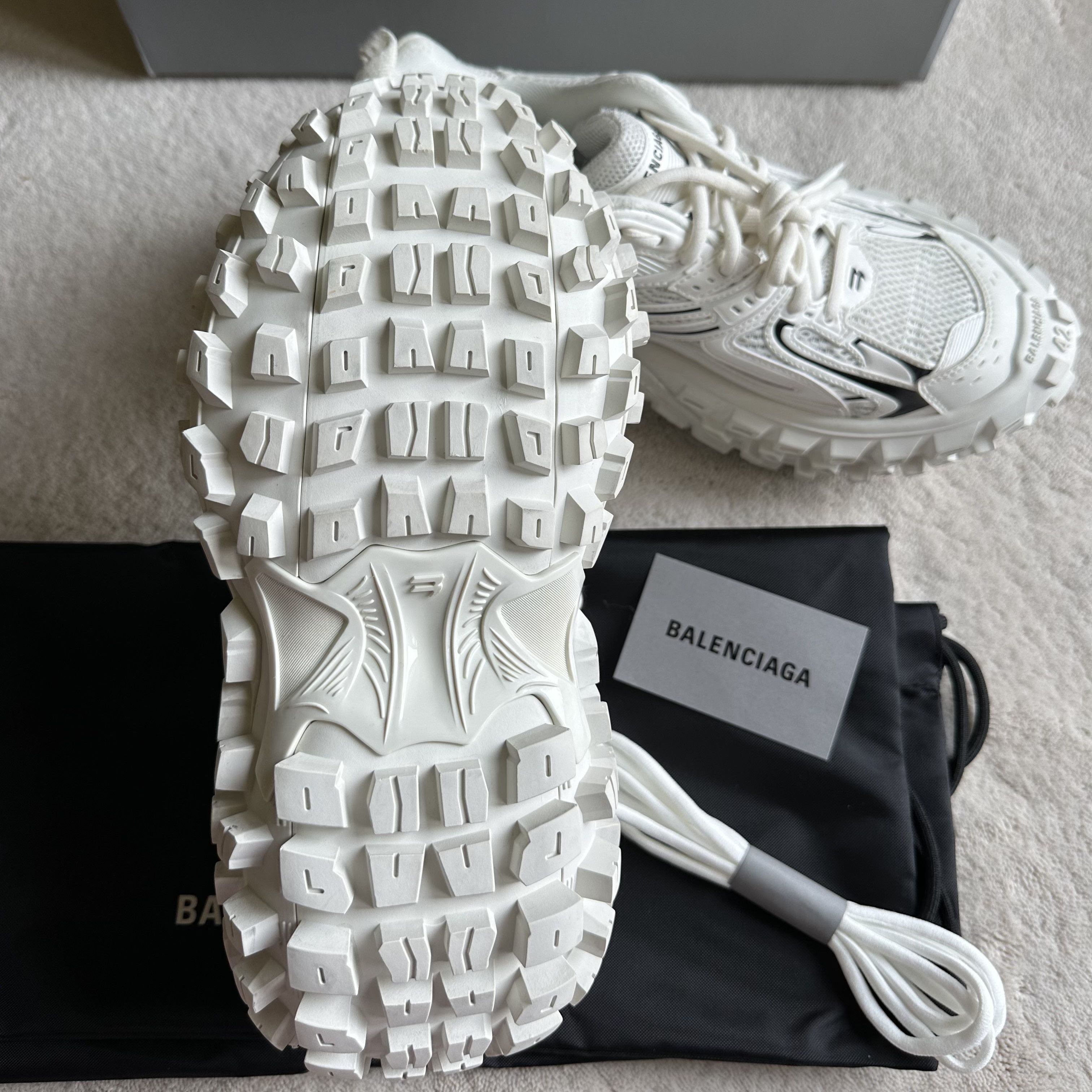 BALENCIAGA DEFENDER BOUNCER SNEAKERS Eggshell/Black Sz 42 EU