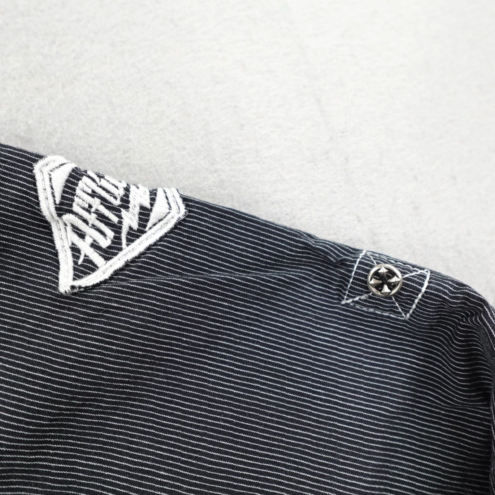 Affliction VINTAGE Affliction Button-Up Shirt Mens XL Gray Striped Premium Casual Travel Outdoor Y2K Size US XL / EU 56 / 4 - 4 Thumbnail
