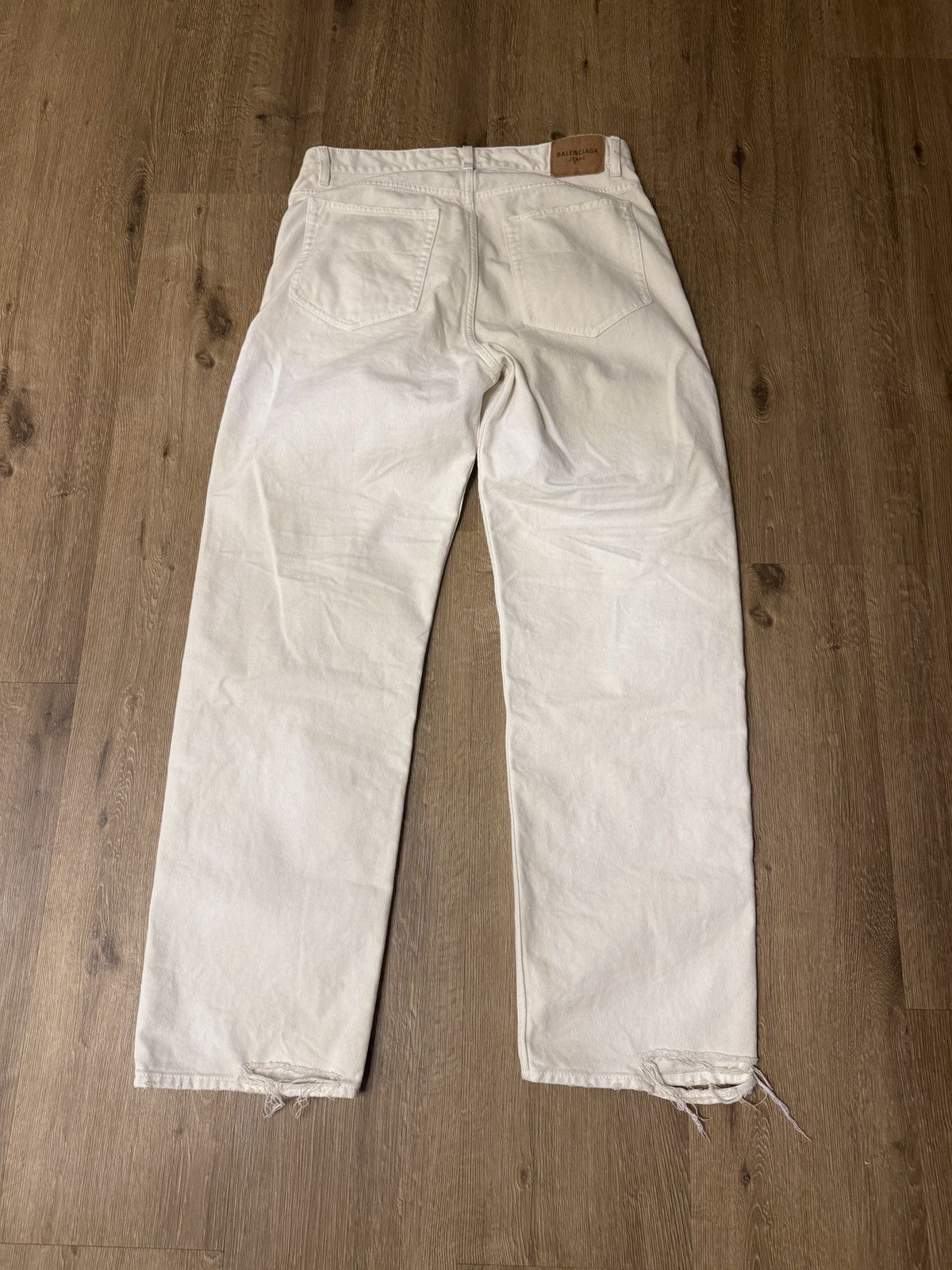 Balenciaga Balenciaga white wide baggy distressed jeans Size US 32 / EU 48 - 2 Thumbnail