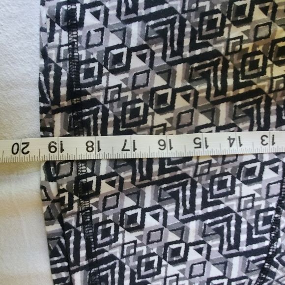 Designer Aventura 100% Organic Cotton Black & White Geometric Sz. XL Size 38" / US 16 / IT 52 - 8 Thumbnail