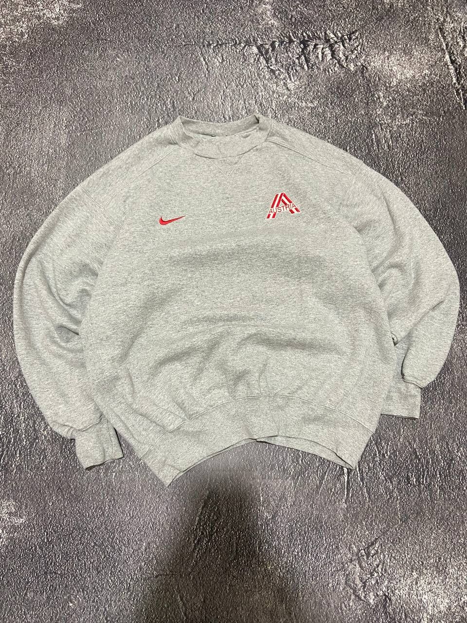 Nike Vintage Nike Austria football fan sweatshirt Size US M / EU 48-50 / 2 - 1 Thumbnail