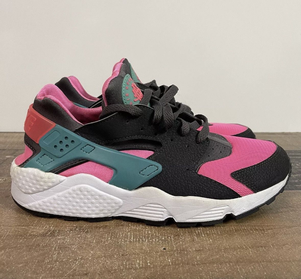 Nike Nike Air Huarache Hyper Pink Cactus Size US 8.5 / EU 41-42 - 1 Thumbnail