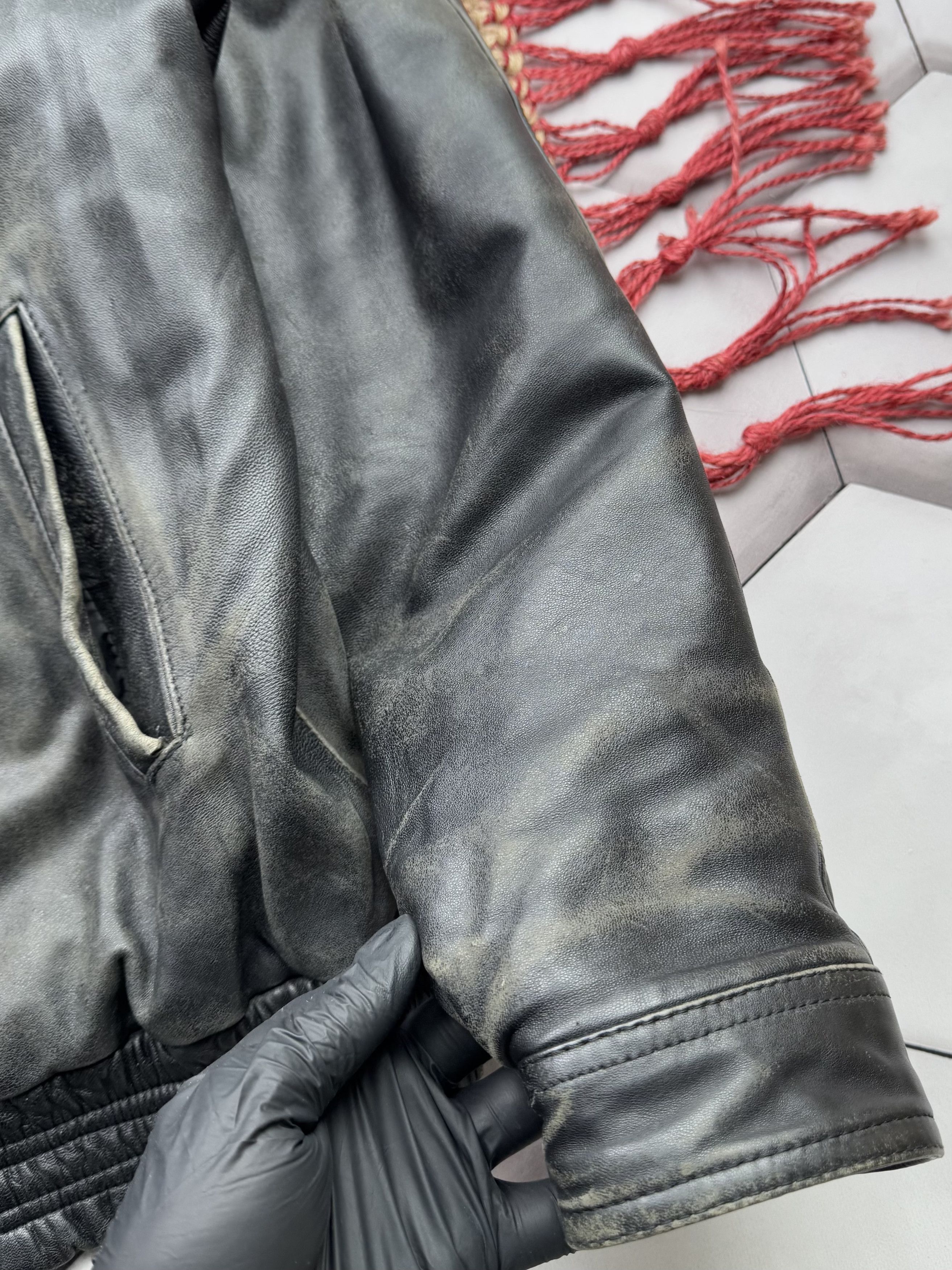 Vintage Vintage Thrashed Leather Bomber Jacket (ES9) Size US XXL / EU 58 / 5 - 6 Thumbnail