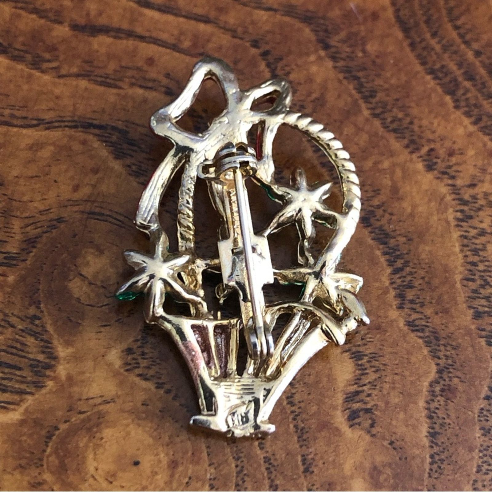 Vintage Vintage Christmas floral basket enamel brooch Size ONE SIZE - 2 Thumbnail