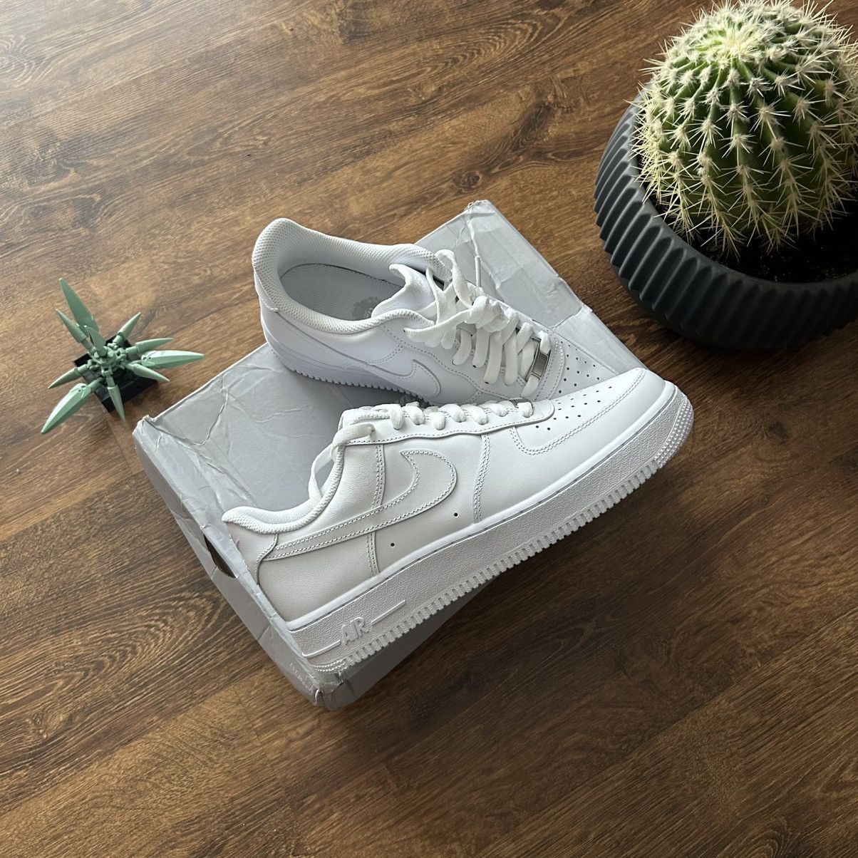 Nike Nike Air Force 1 White UK 7.5 / CM 26,5 Size US 7.5 / EU 40-41 - 4 Thumbnail