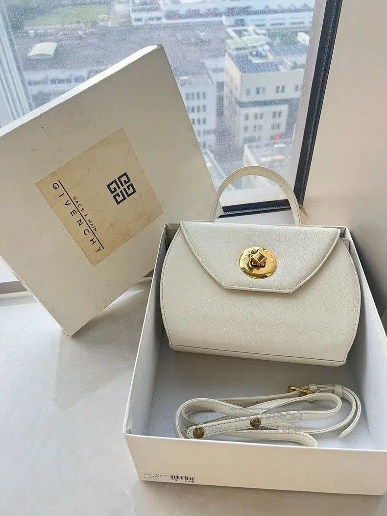 Givenchy Givenchy White Leather Handbag. Size ONE SIZE - 1 Thumbnail