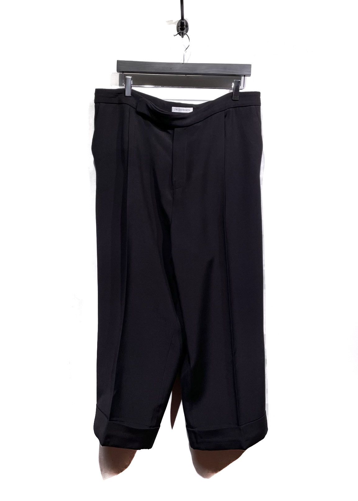 JW Anderson J.W. Anderson Black Pleated Cropped Trousers Size US 38 / EU 54 - 1 Thumbnail