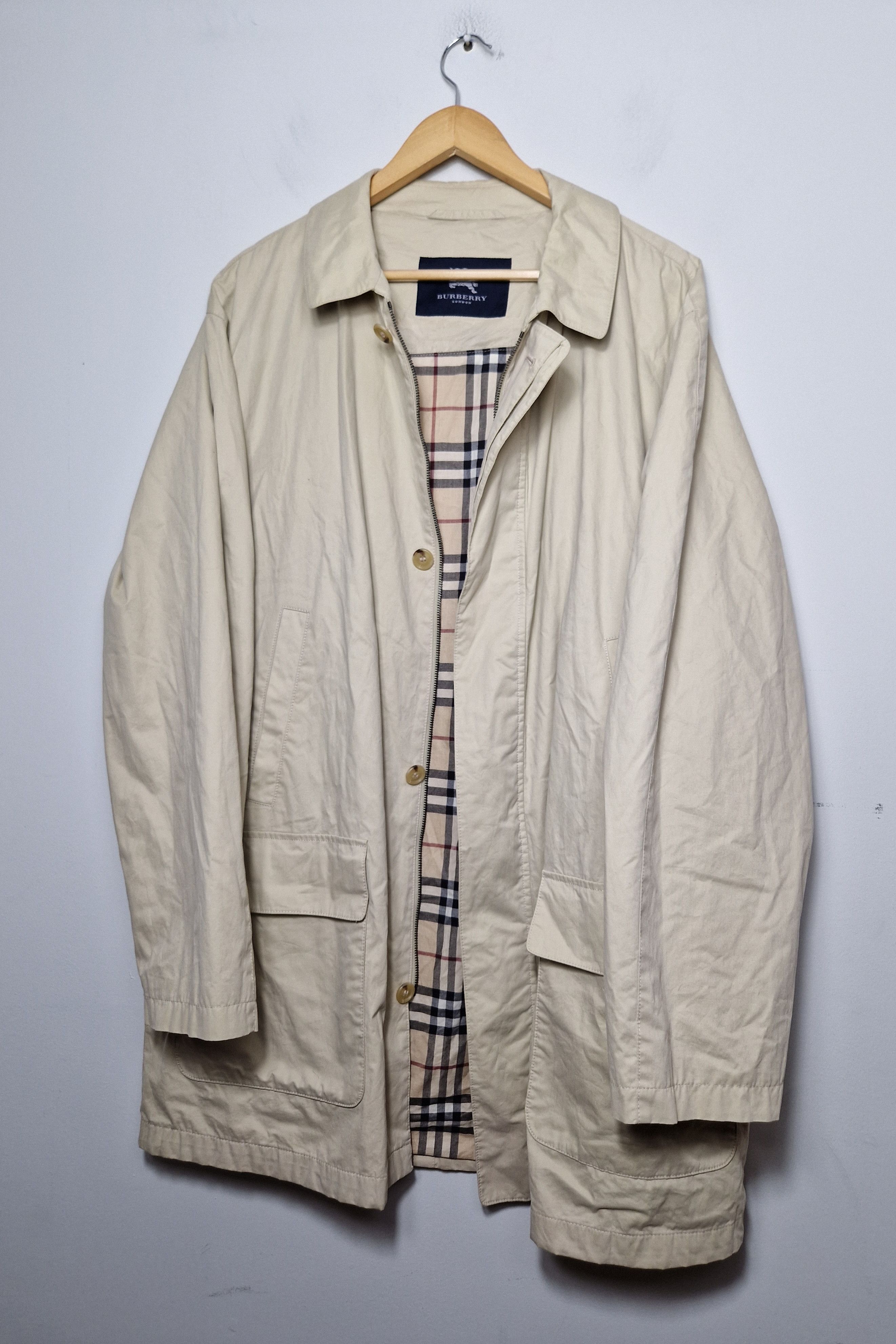 Burberry vintage zipped up trench coat