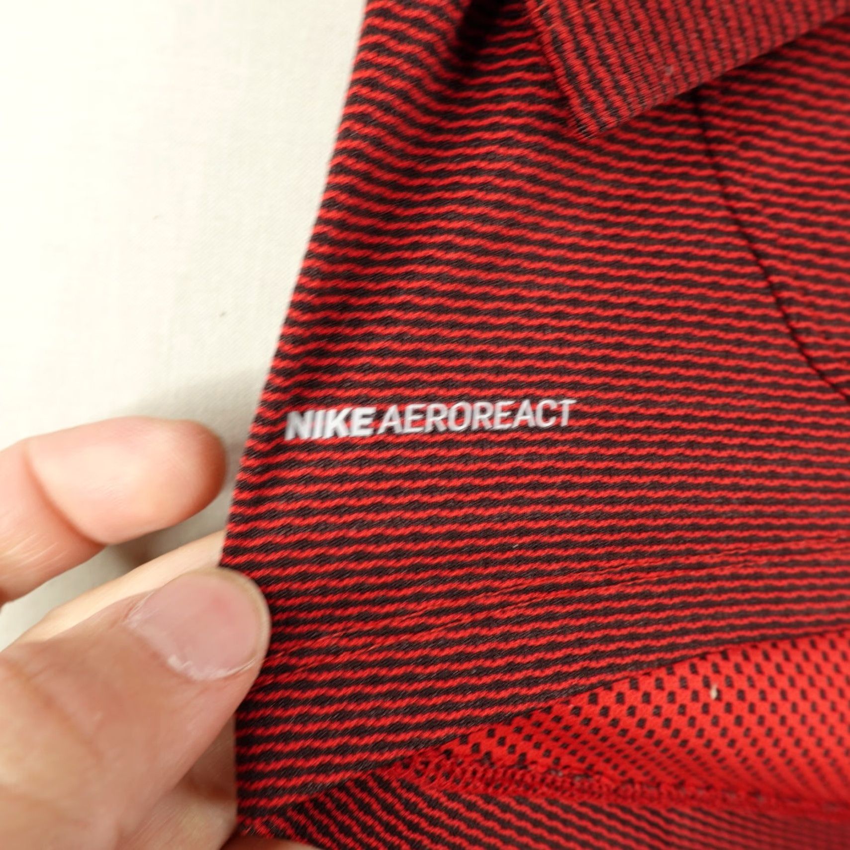 Nike Nike Shirt Mens Medium Red Aeroreact Long Sleeve Mock Neck Center Swoosh Running Size US M / EU 48-50 / 2 - 4 Thumbnail