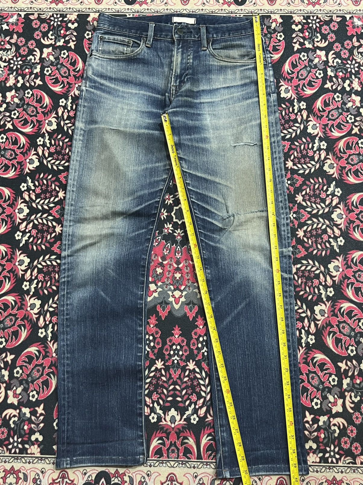 Uniqlo Vintage Uniqlo UJ Blue Faded Washed Distressed Jeans Size US 29 - 11 Thumbnail