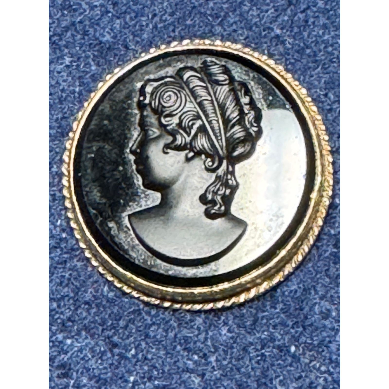 Other Vintage Black Glass Cameo Victorian Revival Pendant Brooch Size ONE SIZE - 1 Thumbnail