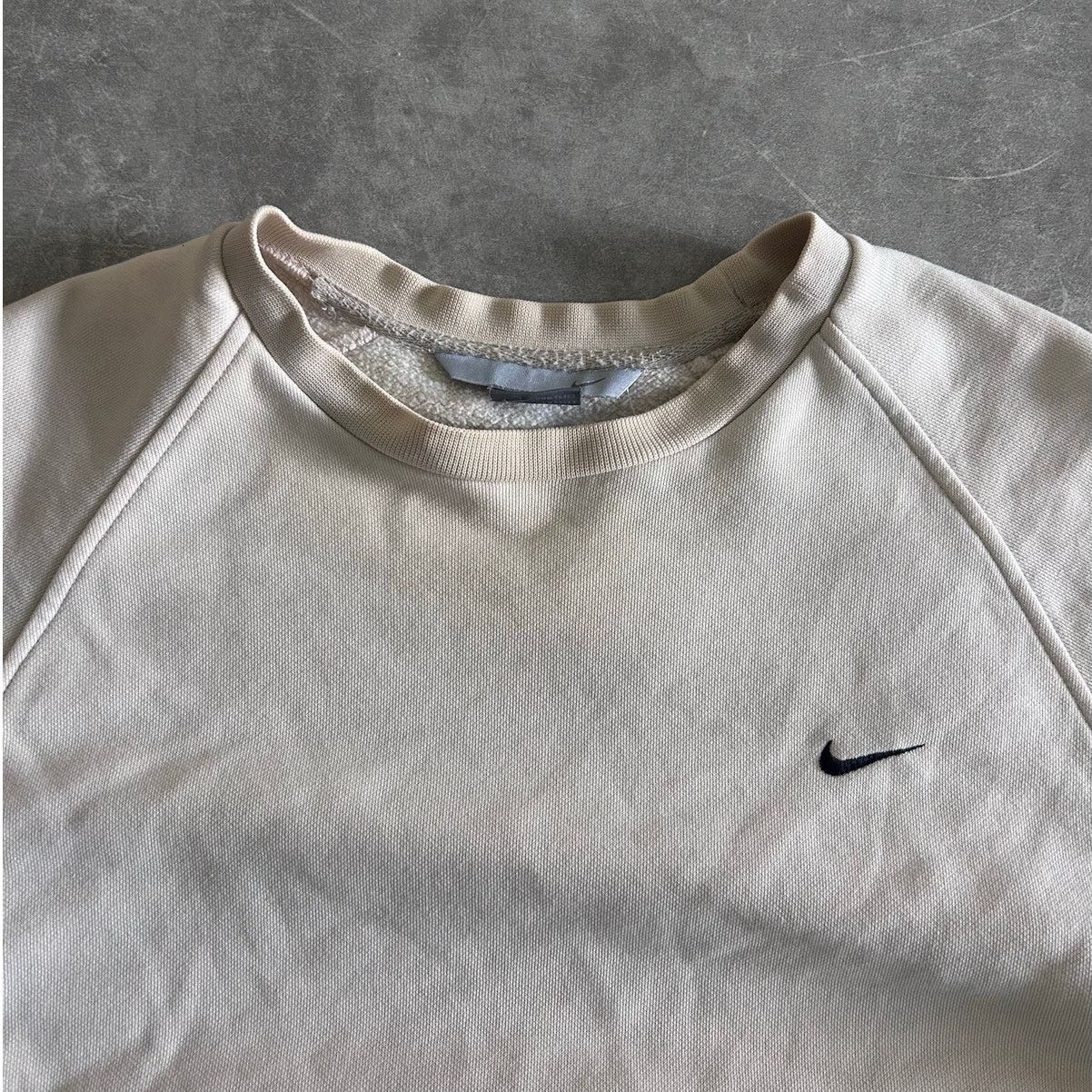 Nike 2000s Vintage Nike Cream Crewneck Size L Size US L / EU 52-54 / 3 - 2 Thumbnail