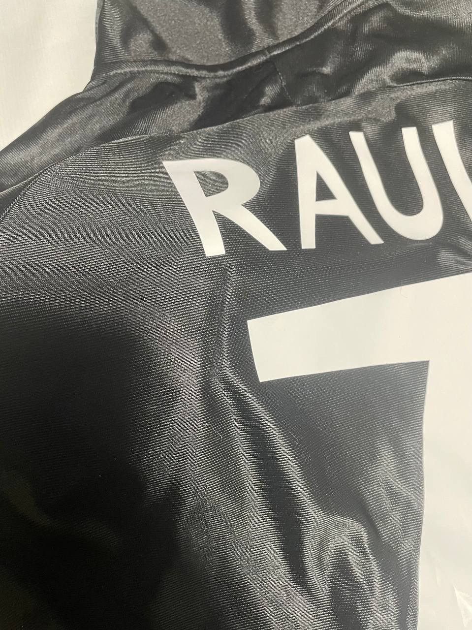 Adidas × Vintage Raul real madrid 00/01 Size US L / EU 52-54 / 3 - 6 Thumbnail