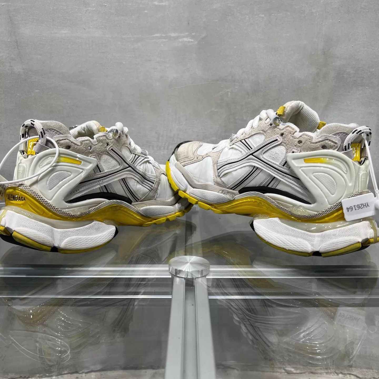 Balenciaga Balenciaga BLCG Runner White/Yellow 37 YH26163 Size US 7 / IT 37 - 5 Thumbnail