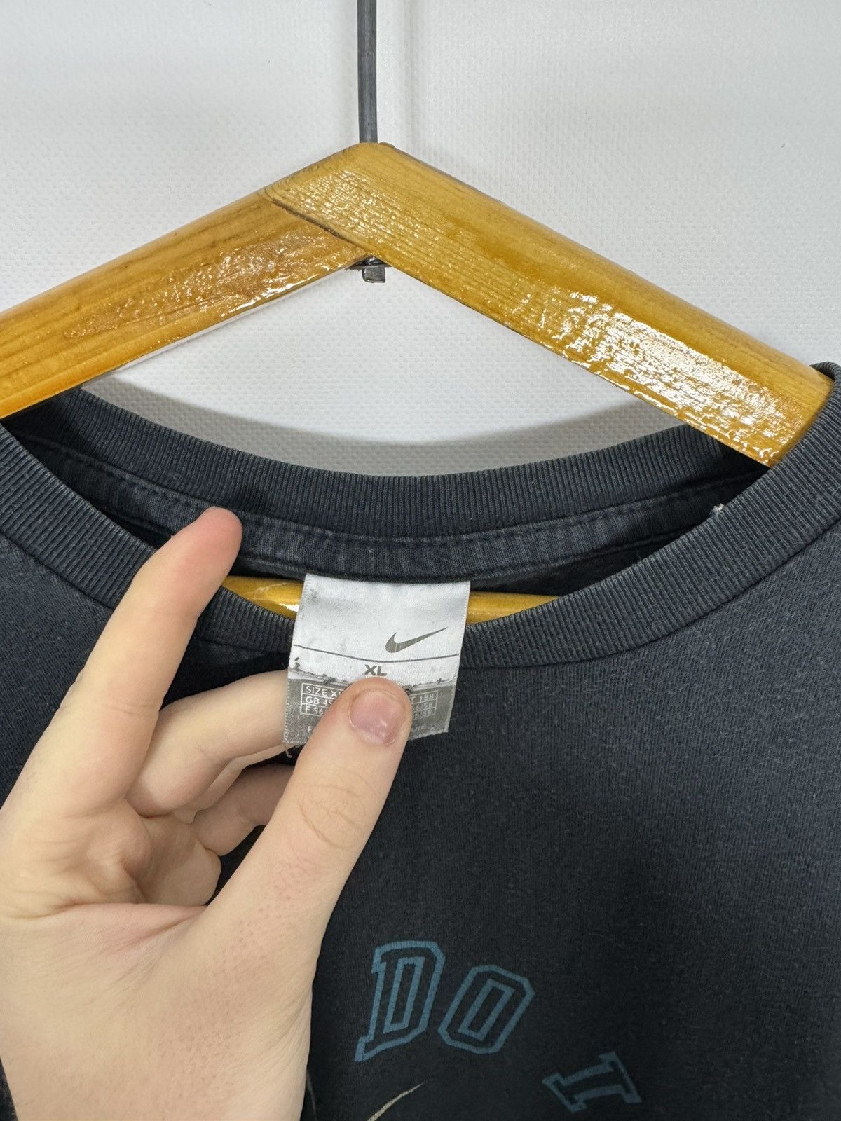 Nike Vintage Nike Center Swoosh T Shirt Tee Big Logo Spellout Y2K Size US XL / EU 56 / 4 - 9 Thumbnail