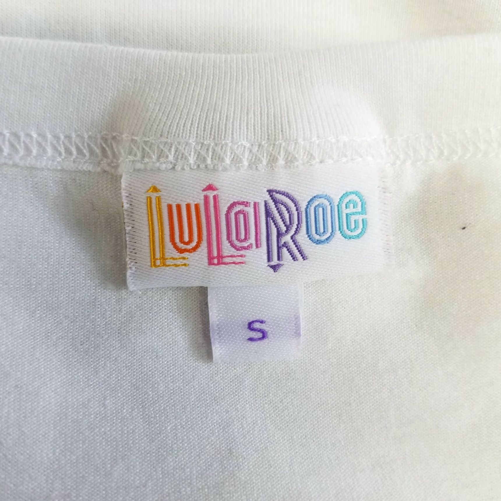 Vintage VINTAGE LuLaRoe Womens Tee Sz Small White Gold Short Sleeve Size 28" / US 6 / IT 42 - 5 Thumbnail