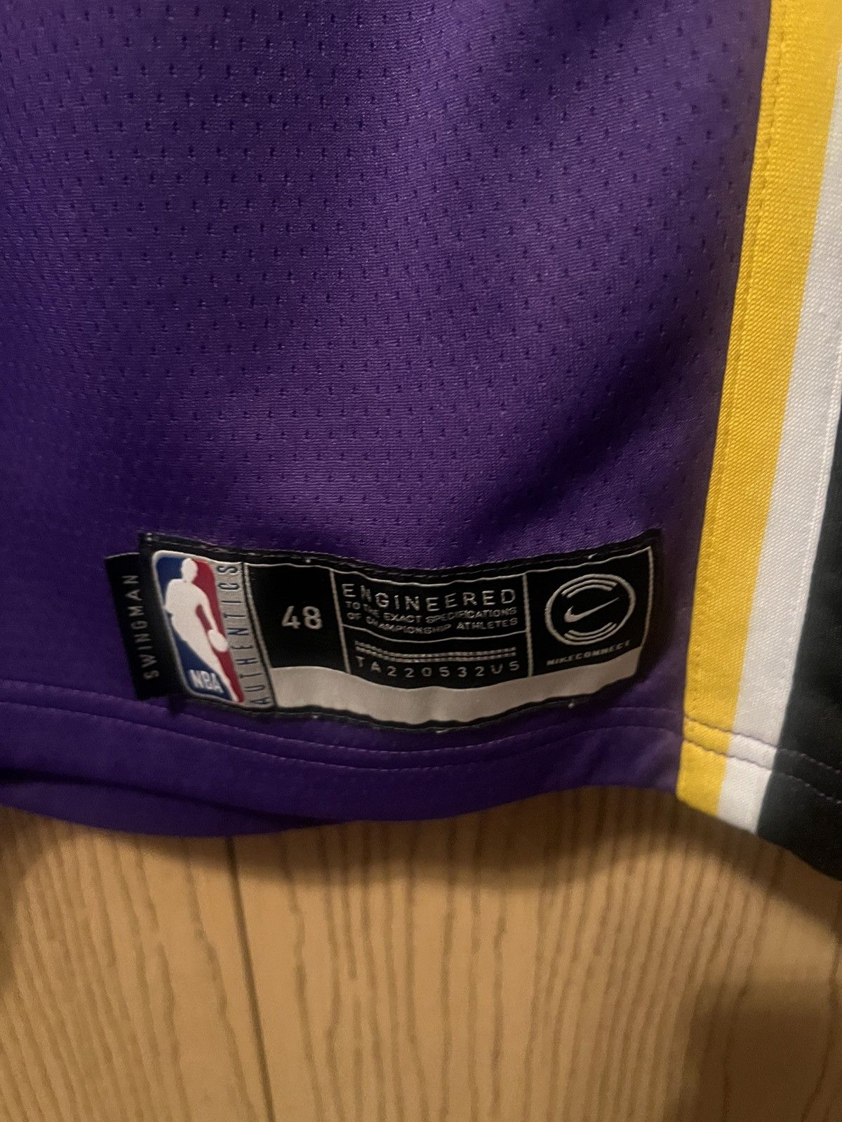 NBA × Nike NIKE KOBE BRYANT LA LAKERS PURPLE SWINGMAN #8 JERSEY SZ L Size US L / EU 52-54 / 3 - 2 Thumbnail
