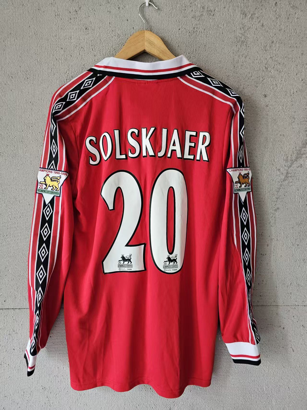 Other 1998 2000 MUFC #20 Solskjaer Jersey Longsleeve Size US XL / EU 56 / 4 - 1 Thumbnail