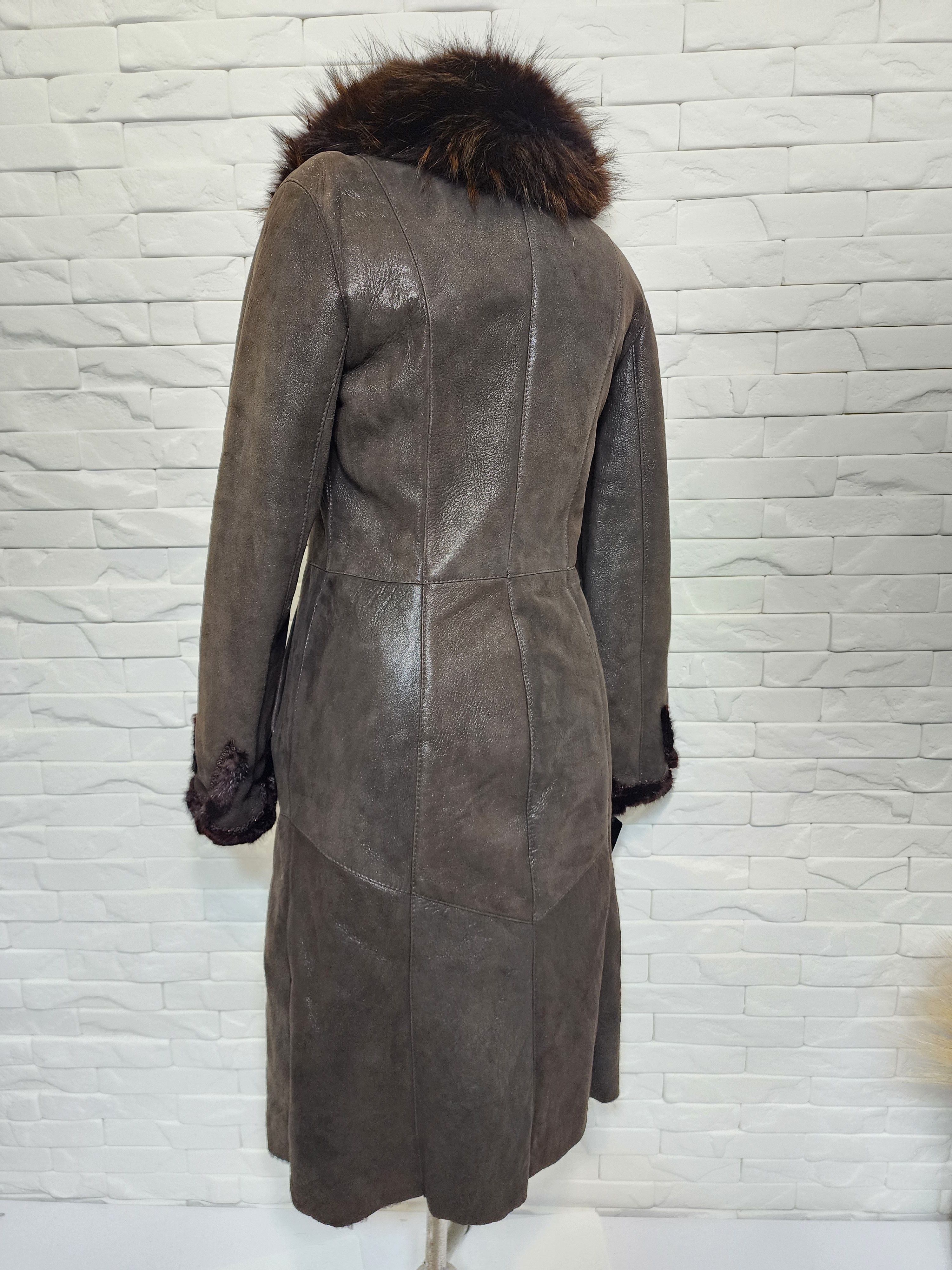 Uniqlo Women's Brown Sheepskin Coat: Genuine Fur Collar Size M / US 6-8 / IT 42-44 - 5 Thumbnail
