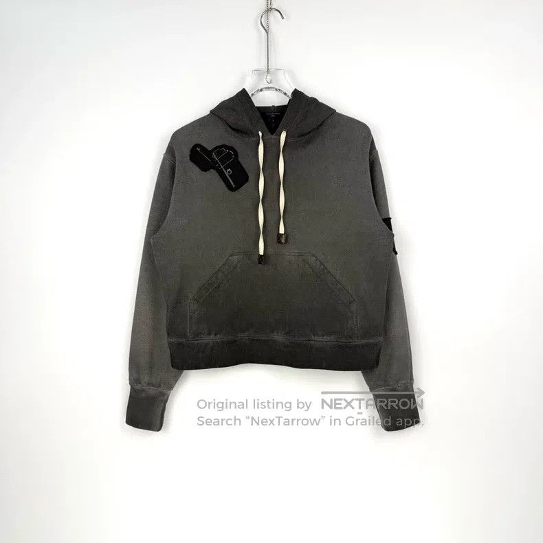 Louis Vuitton Louis Vuitton Gradient grey badge logo presbyopic leather Size US XS / EU 42 / 0 - 3 Thumbnail