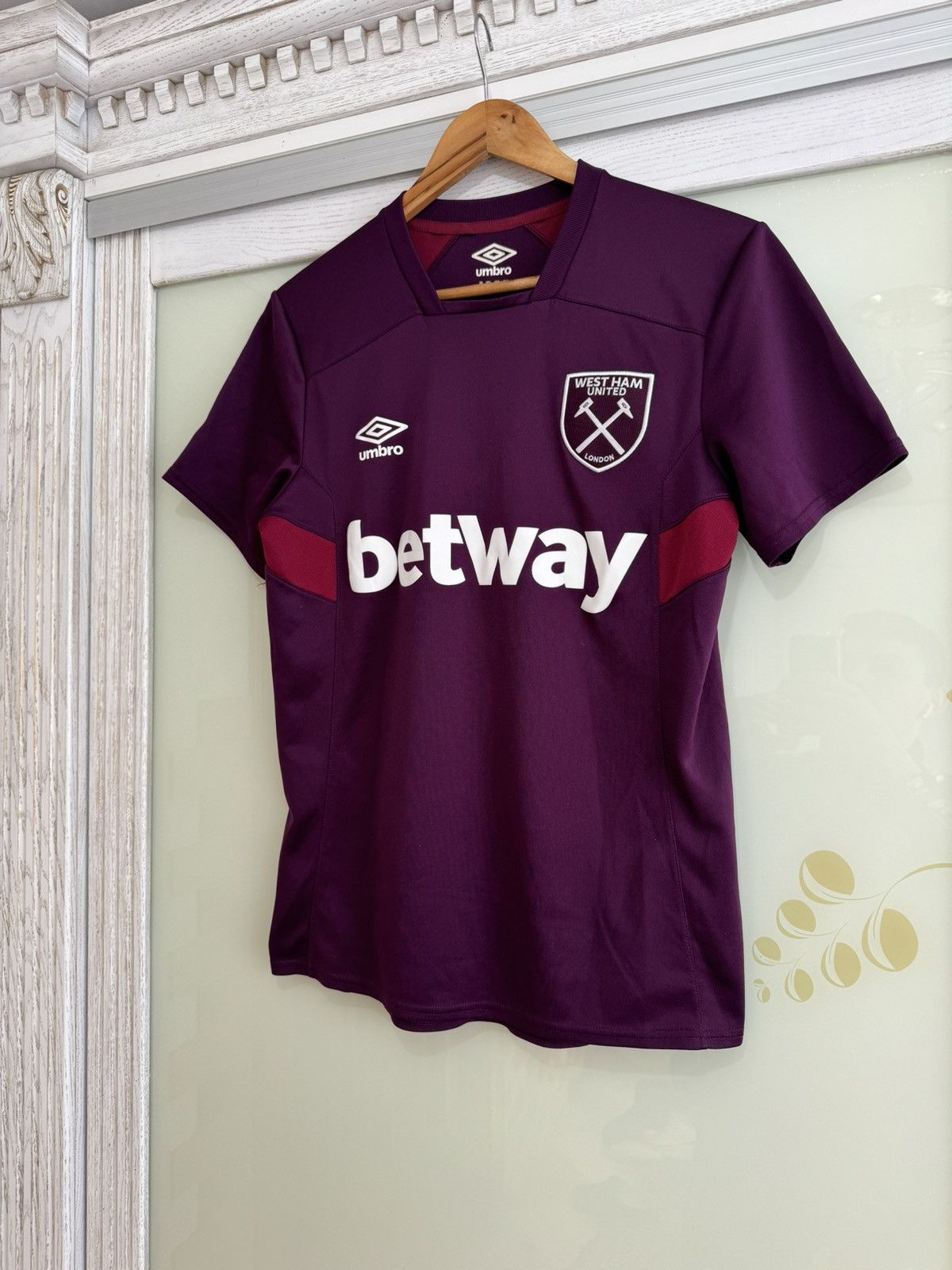 Umbro West Ham United Soccer Jersey Football Kit Shirt Size US S / EU 44-46 / 1 - 4 Thumbnail