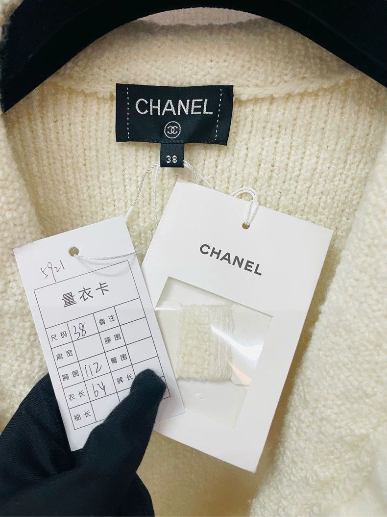 Chanel Chanel 24K milky white deep V wood ear lace lace knitted sw Size XS / US 0-2 / IT 36-38 - 3 Thumbnail