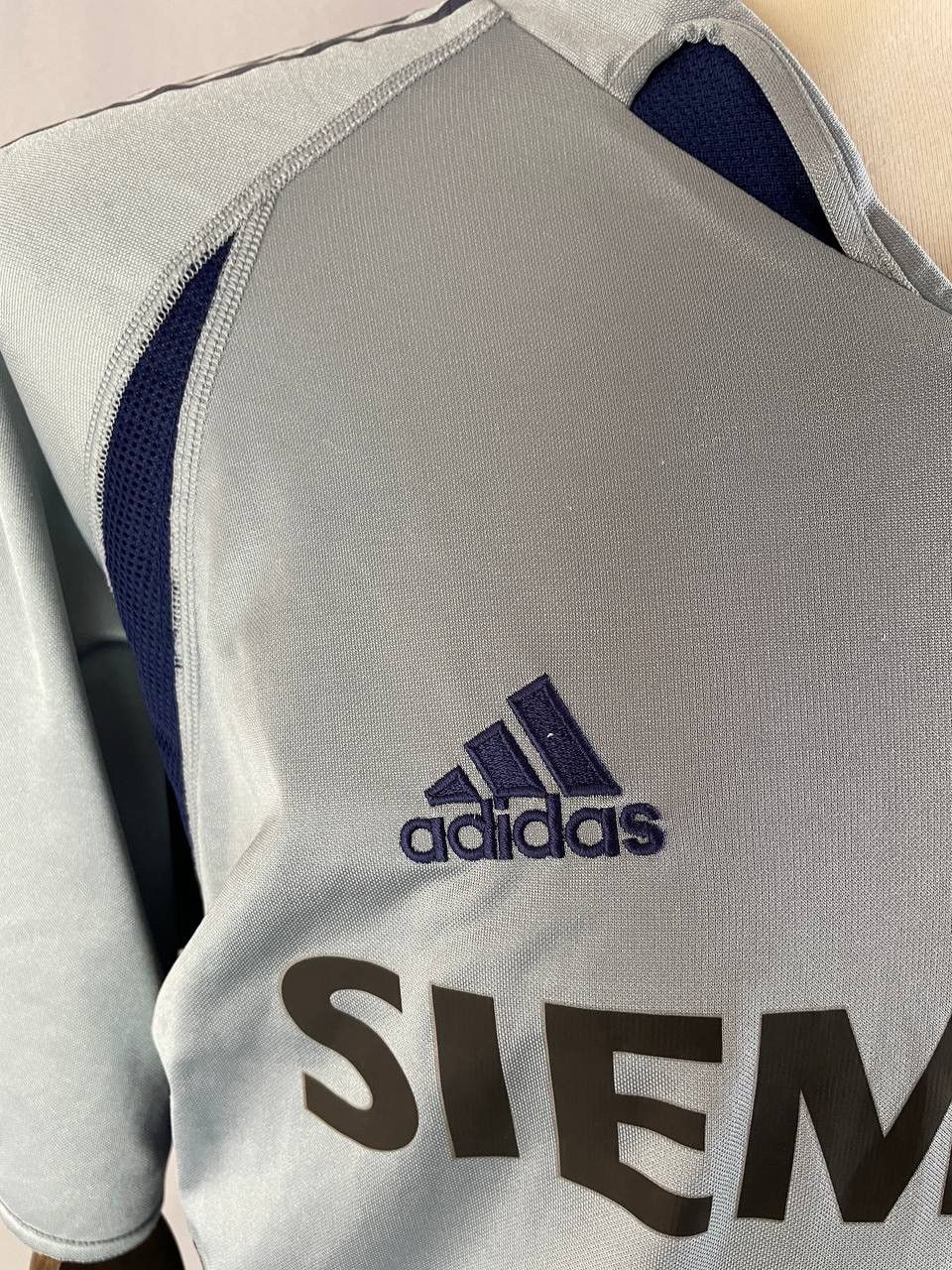 Adidas Adidas Real Madrid 9 Ronaldo 2004 Siemens Vintage RARE Size US L / EU 52-54 / 3 - 5 Thumbnail