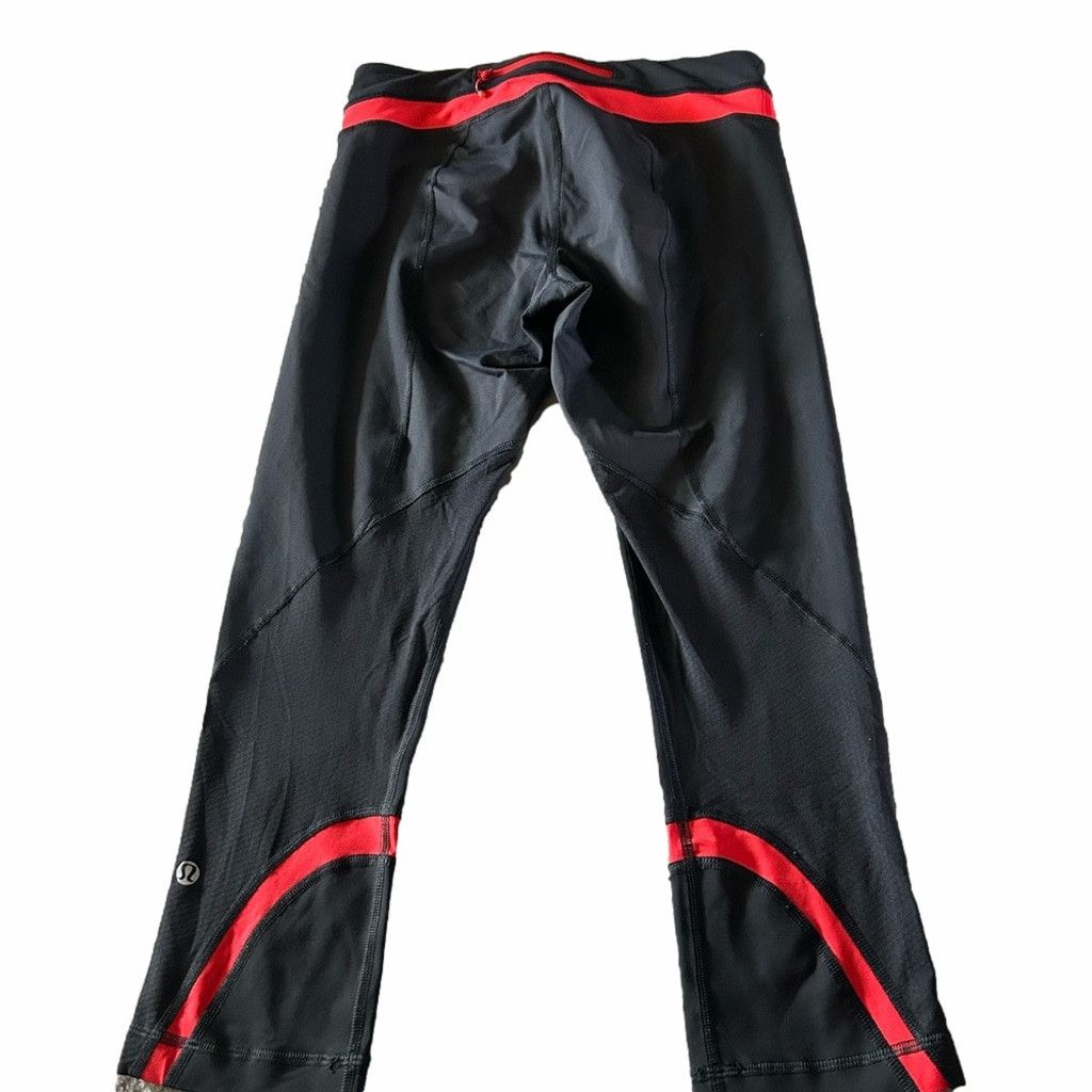 Lululemon Lululemon Run: Inspire Crop II Deep Coal and Love Red Size 28" / US 6 / IT 42 - 7 Thumbnail