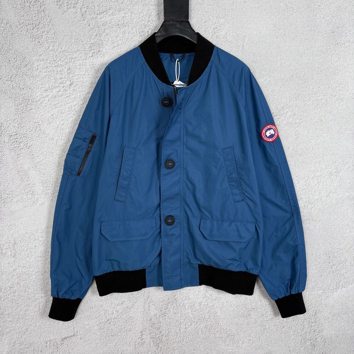 Canada Goose Canada Goose blue logo casual jacket size L Size US L / EU 52-54 / 3 - 1 Thumbnail