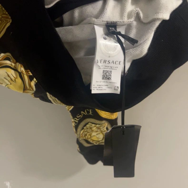 Versace Versace Thin zippered hooded jacket Size US XS / EU 42 / 0 - 6 Thumbnail