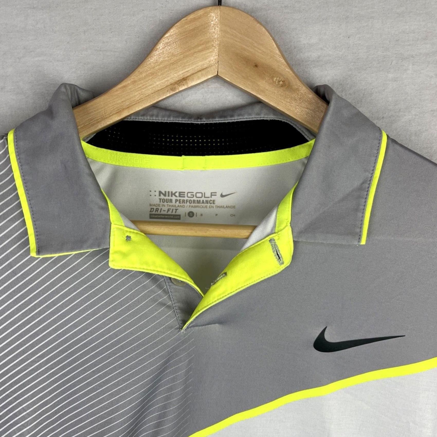 Nike Nike Oregon Ducks Polo Shirt Mens Small Dri-FIT Golf College Logo Embroidered Gray Short Sleeve Shirt Size US S / EU 44-46 / 1 - 6 Thumbnail