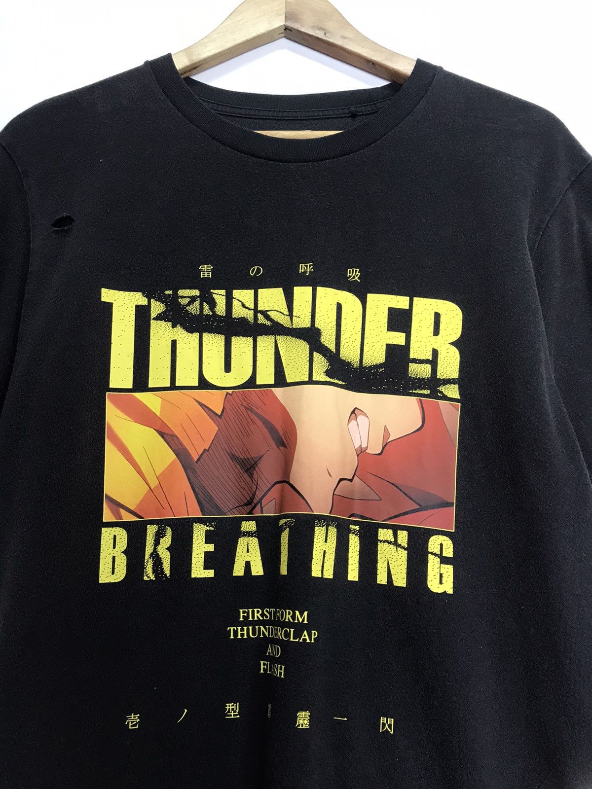 Uniqlo Uniqlo Thunder Breathing movie tee Size US L / EU 52-54 / 3 - 6 Thumbnail
