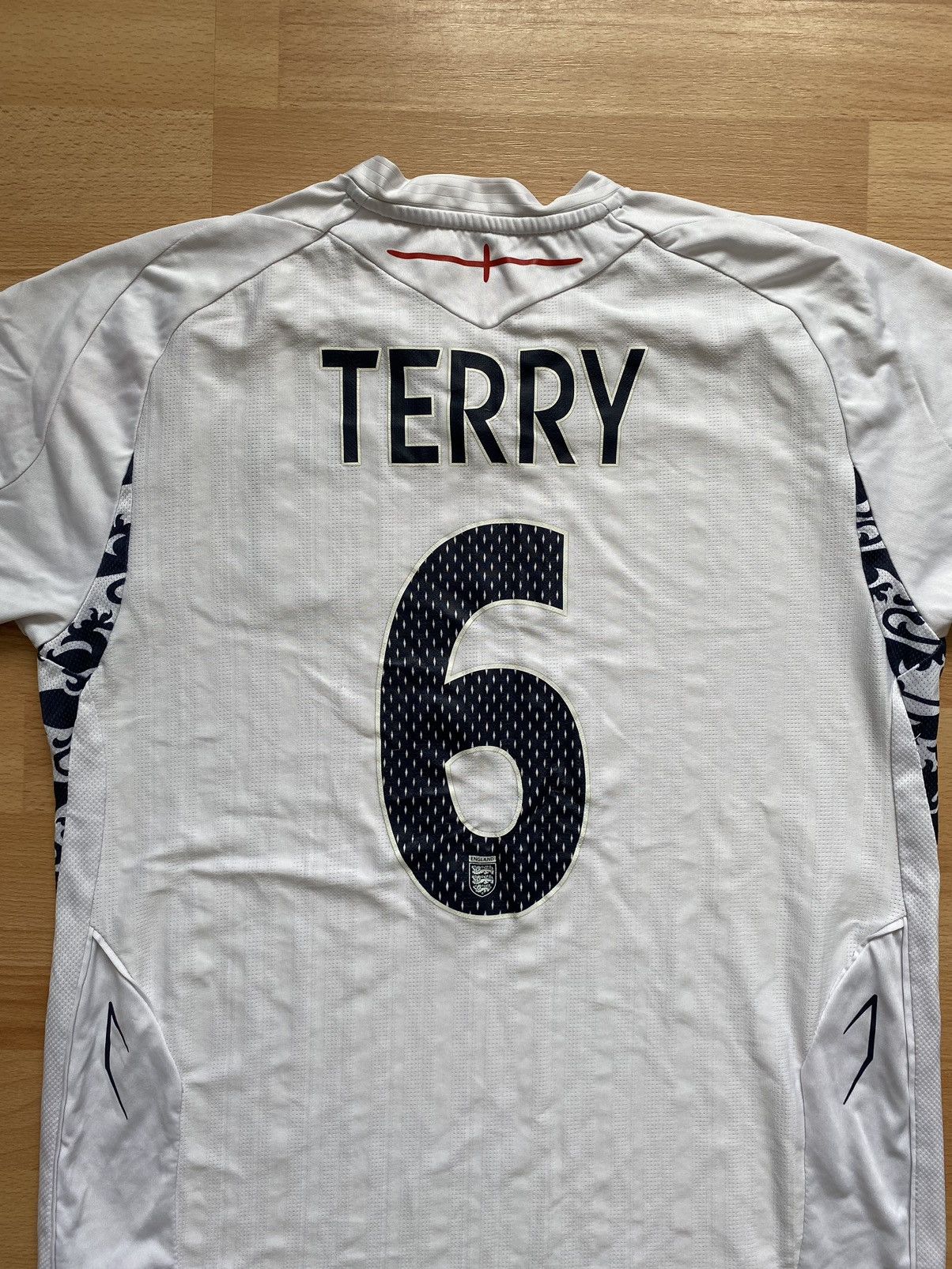 Umbro Authentic Umbro England 2007 John Terry #6 Soccer Jersey. Size US M / EU 48-50 / 2 - 2 Thumbnail