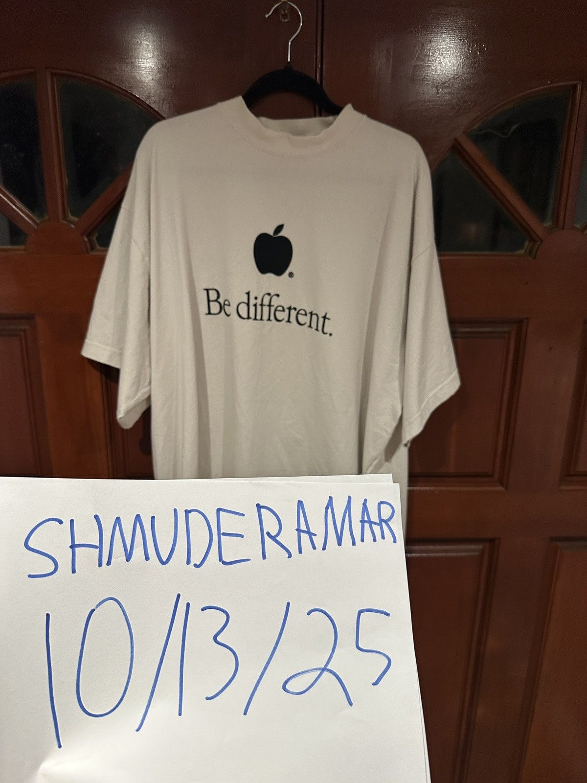 Balenciaga BALENCIAGA 22AW Be different embroidery T-shirt Size US L / EU 52-54 / 3 - 11 Thumbnail