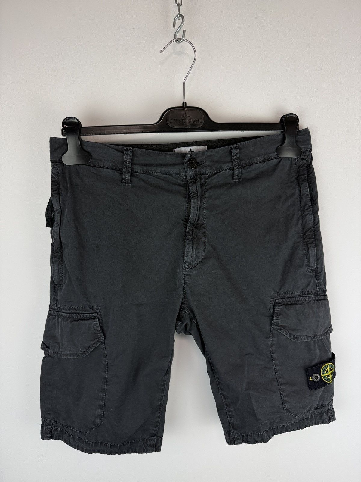 Stone Island Black Stone Island cargo shorts Size US 29 - 1 Thumbnail