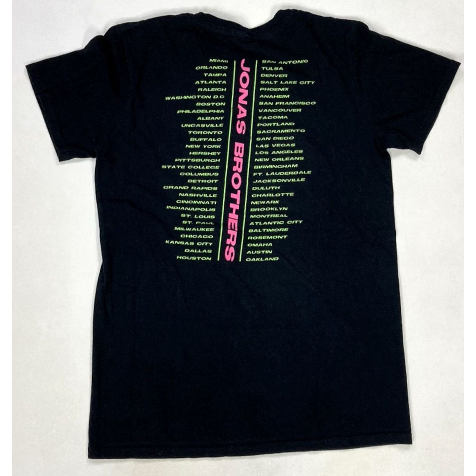 Gildan VINTAGE Jonas Brothers Happiness Begins 2020 Graphic T-shirt Women Small Black Music Shirt Size S / US 4 / IT 40 - 4 Thumbnail