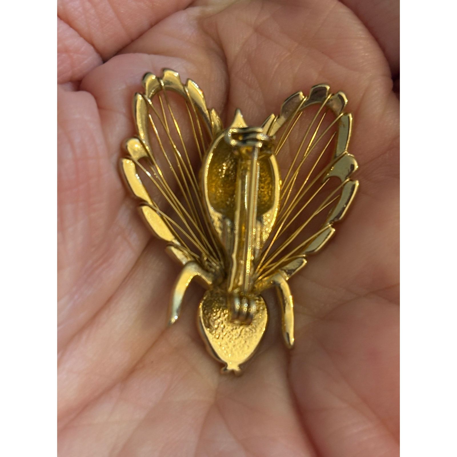 Other Vintage Gold Tone Fly Brooch Openwork Wings Figural Pin Size ONE SIZE - 3 Thumbnail