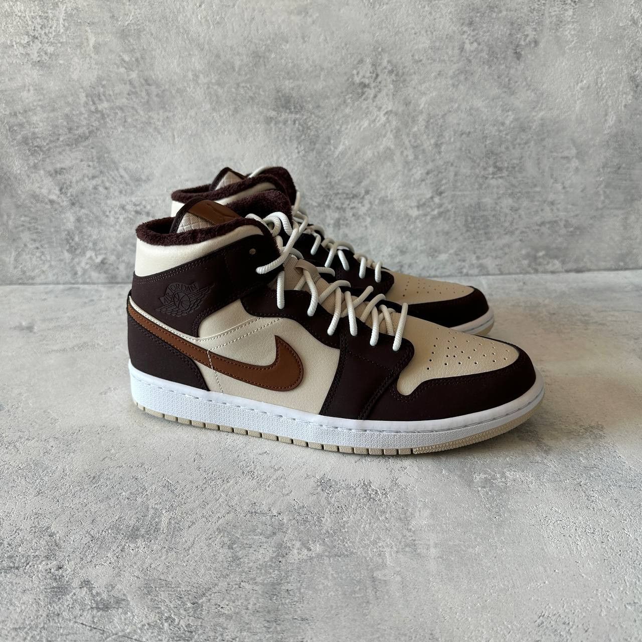 Jordan Brand Air Jordan 1 Mid "Cream Dark Chocolate" Size 44 DO6699-200 Size US 11.5 / IT 41.5 - 2 Thumbnail