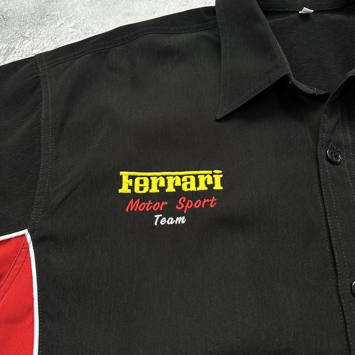 Ferrari Ferrari Motor Sport Team Formula 1 Button Up Shirt Size US XL / EU 56 / 4 - 5 Thumbnail