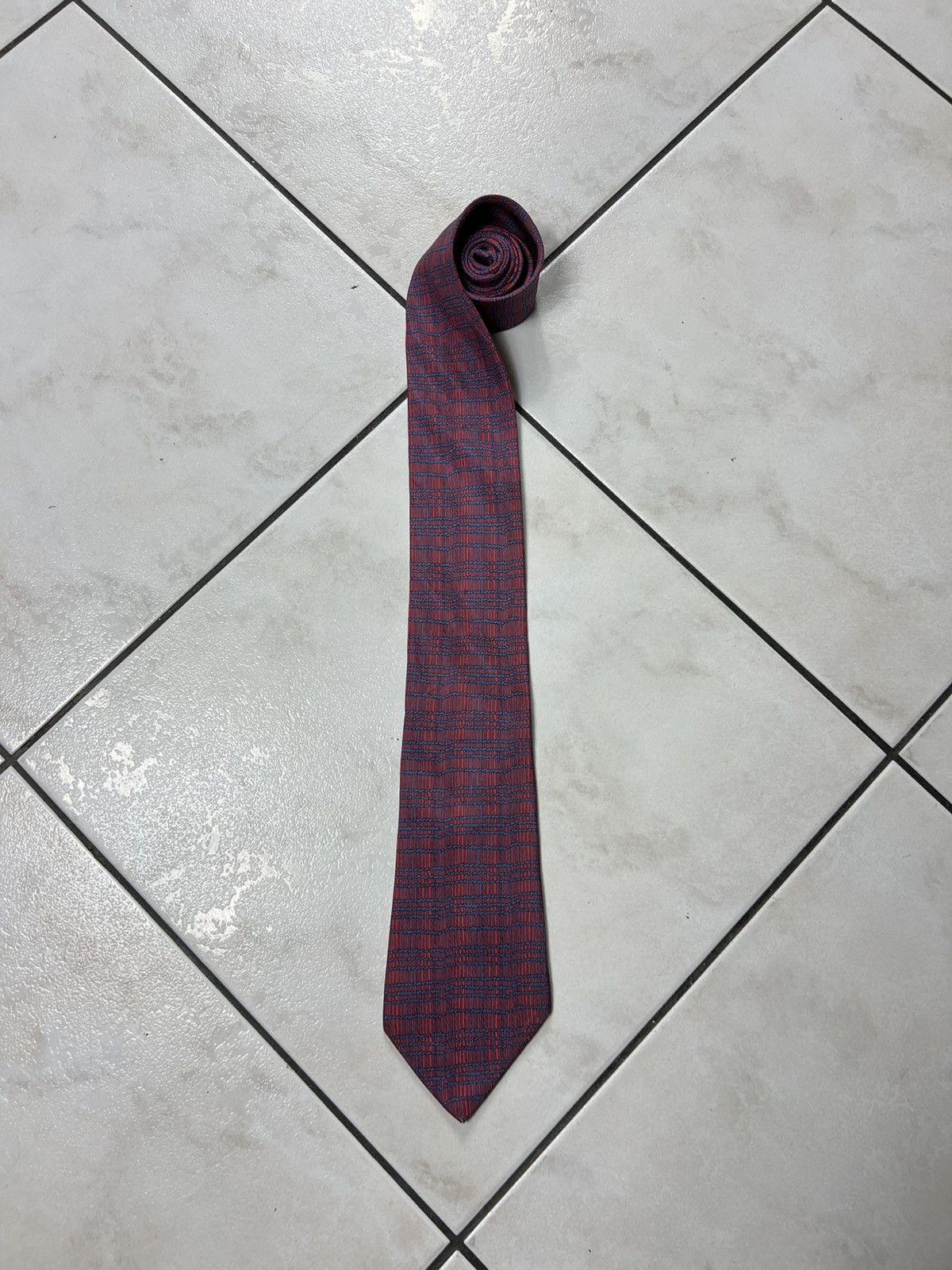 Vintage Hermes Paris silk tie luxury 7820 MA patterned red
