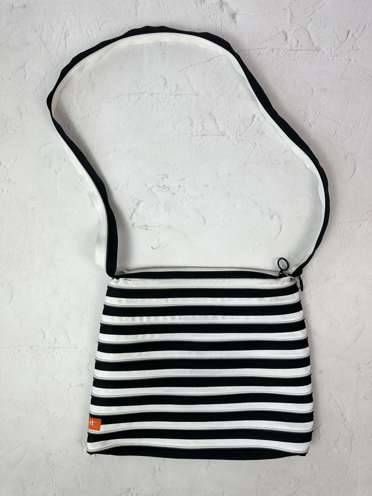 20471120 × Beauty Beast × Vintage Vintage Zipper Stripped Bag Size ONE SIZE - 8 Thumbnail