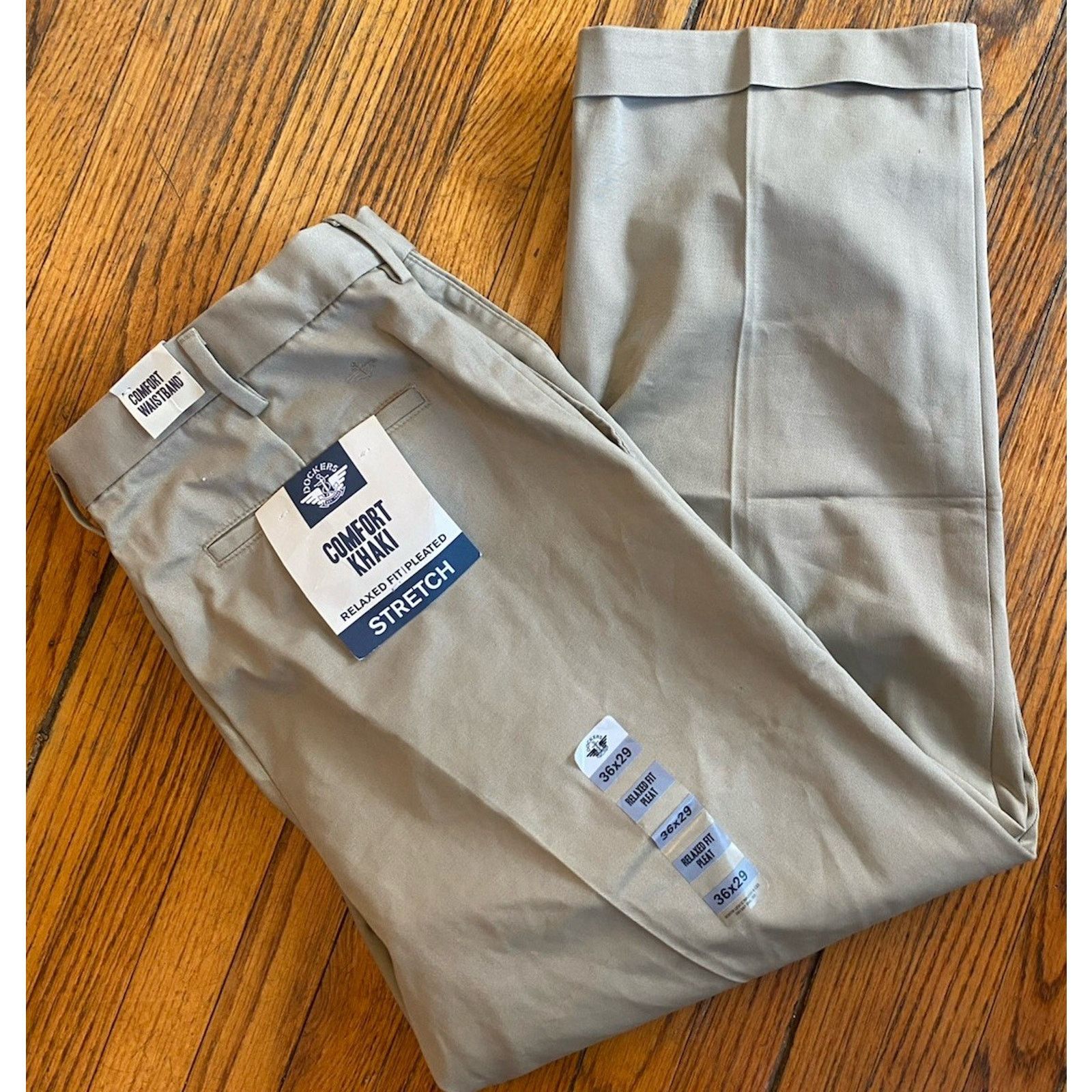 Dockers NWT Dockers Easy Khaki Relaxed Pleated Stretch Pants Men’s Size US 36 / EU 52 - 1 Thumbnail